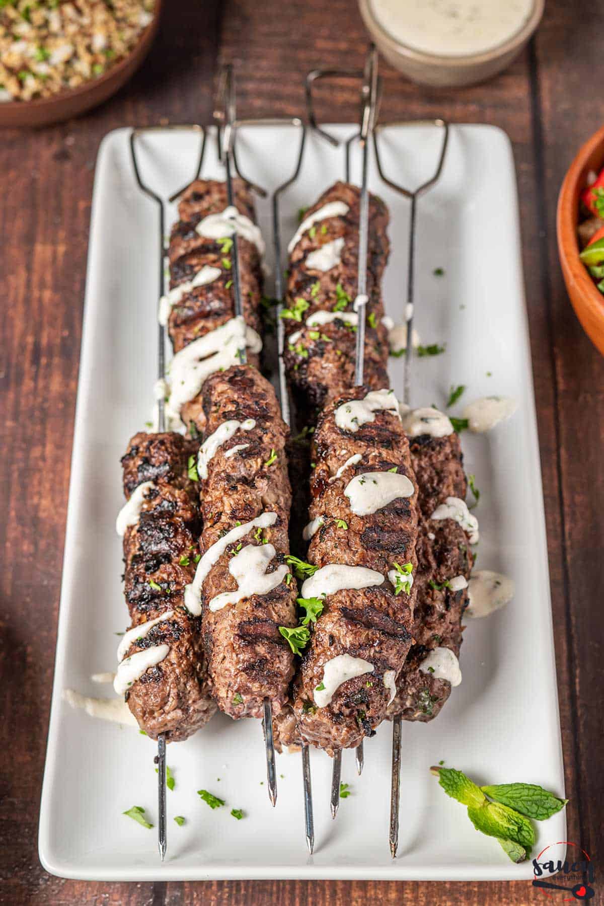 Beef kabobs with drizzled garlic cream sauce