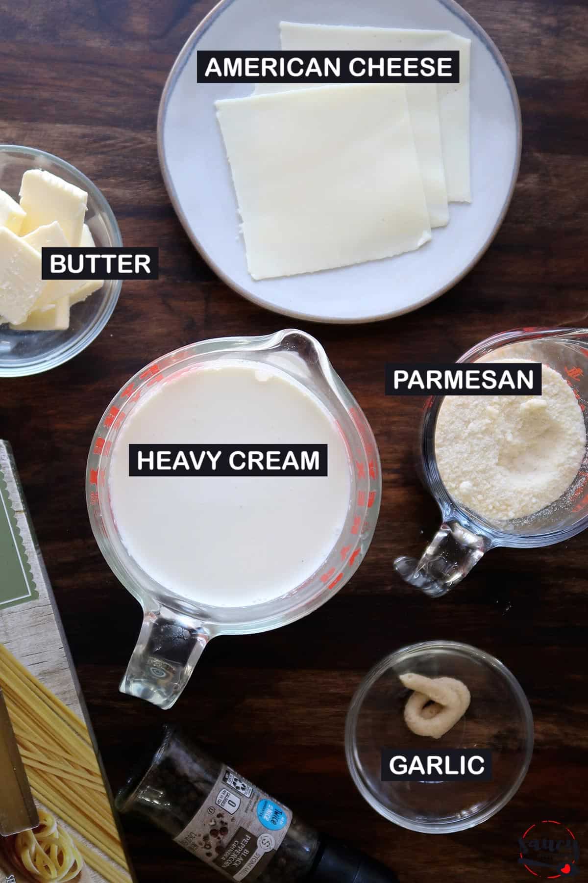 ingredients to make alfredo sauce with labels