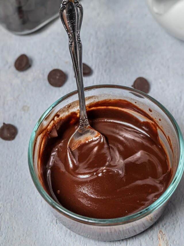 2-Ingredient Rich Chocolate Sauce