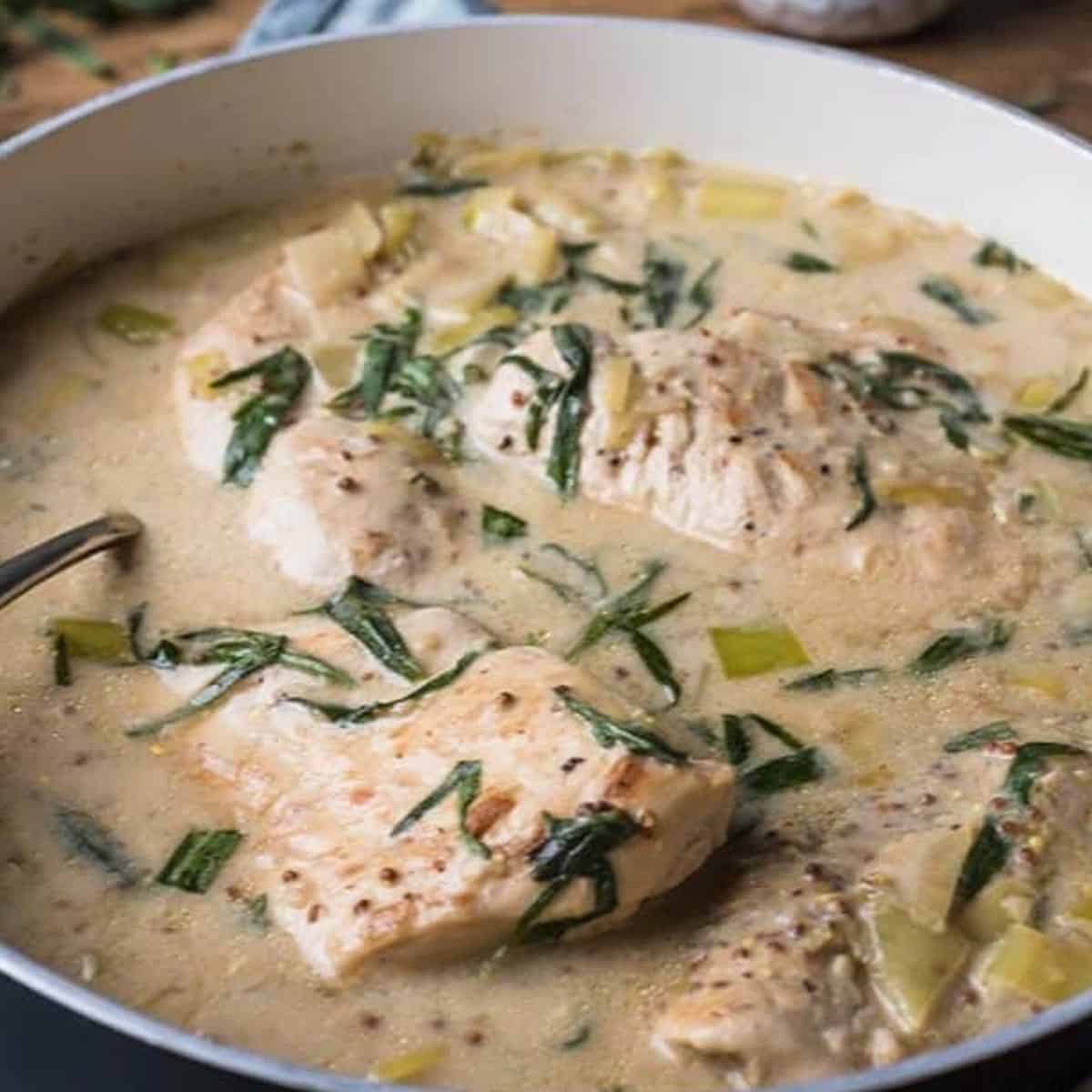 leek sauce in pan with chicken